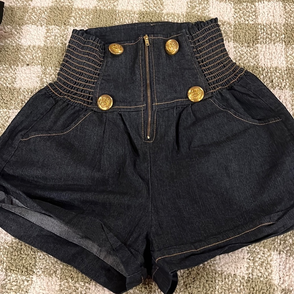 Cute high waist shorts